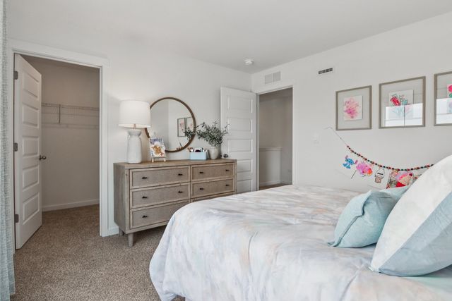 1455 Vintage Drive, Oswego, IL 60543