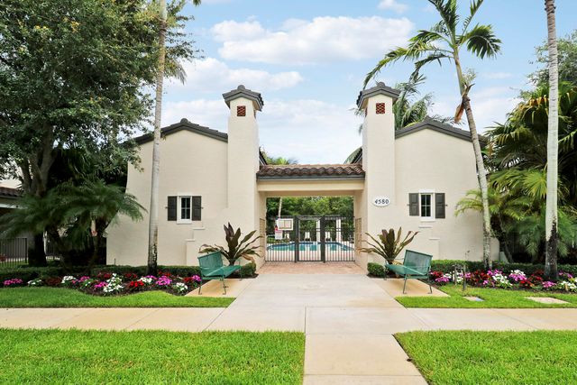 4541 Mediterranean Circle, Palm Beach Gardens, FL 33418