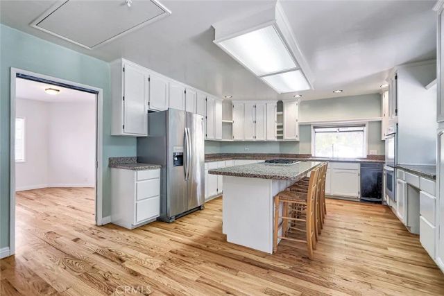 7700 Isis Avenue, Los Angeles, CA 90045