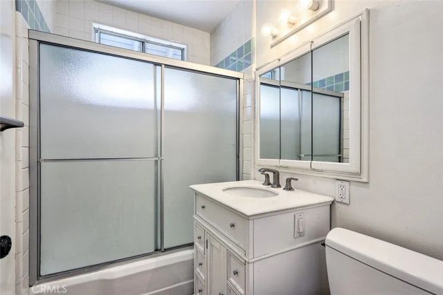 7700 Isis Avenue, Los Angeles, CA 90045