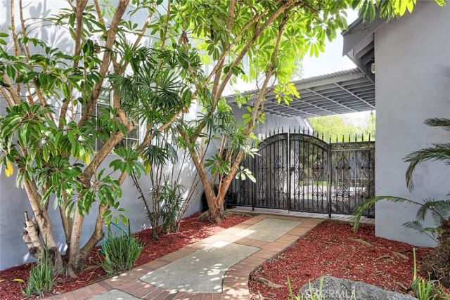 7700 Isis Avenue, Los Angeles, CA 90045
