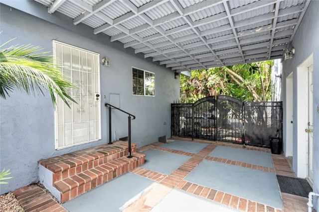 7700 Isis Avenue, Los Angeles, CA 90045