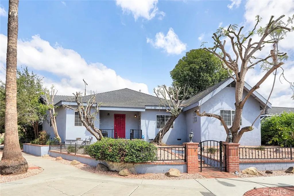 7700 Isis Avenue, Los Angeles, CA 90045