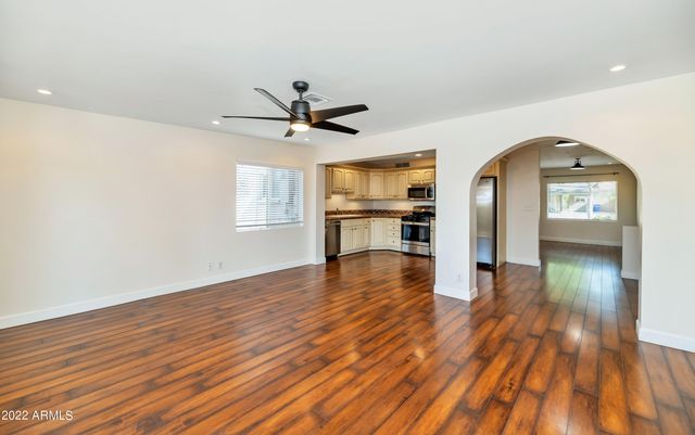 2501 E Highland Avenue, Phoenix, AZ 85016