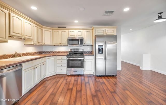 2501 E Highland Avenue, Phoenix, AZ 85016