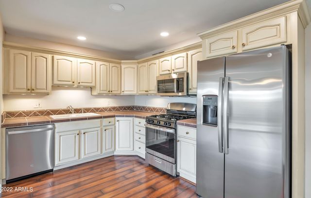 2501 E Highland Avenue, Phoenix, AZ 85016