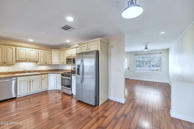 2501 E Highland Avenue, Phoenix, AZ 85016
