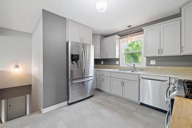 7828 W Puetz ROAD, Franklin, WI 53132