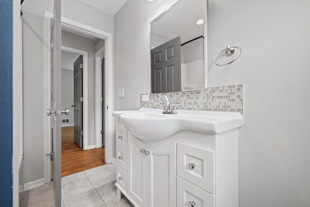 7828 W Puetz ROAD, Franklin, WI 53132