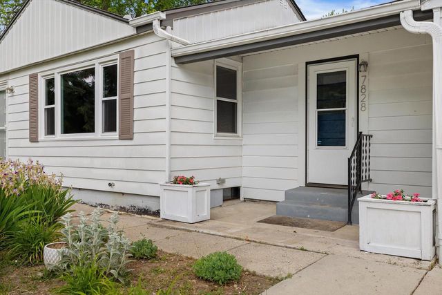 7828 W Puetz ROAD, Franklin, WI 53132