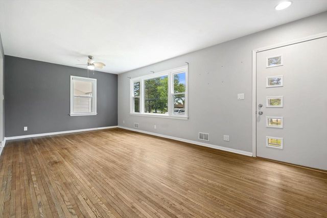 7828 W Puetz ROAD, Franklin, WI 53132