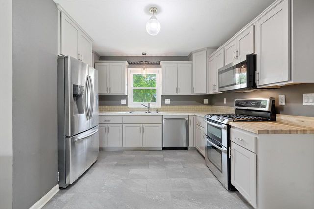 7828 W Puetz ROAD, Franklin, WI 53132