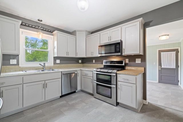 7828 W Puetz ROAD, Franklin, WI 53132