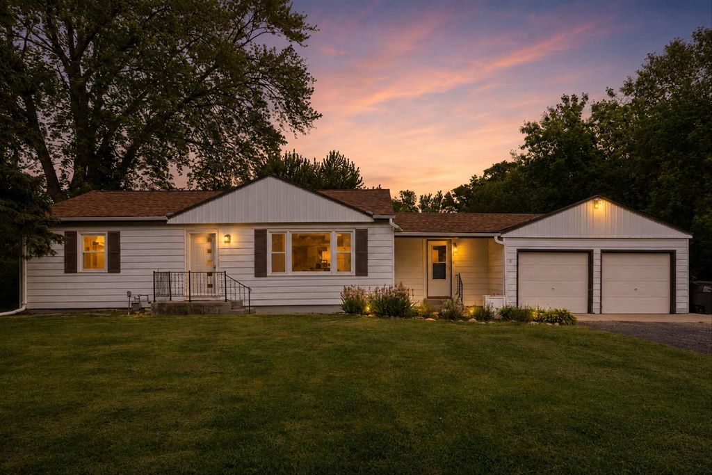 7828 W Puetz ROAD, Franklin, WI 53132