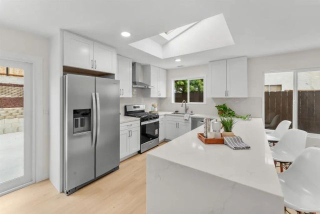 968 Highland Dr, Vista, CA 92083