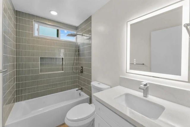 968 Highland Dr, Vista, CA 92083