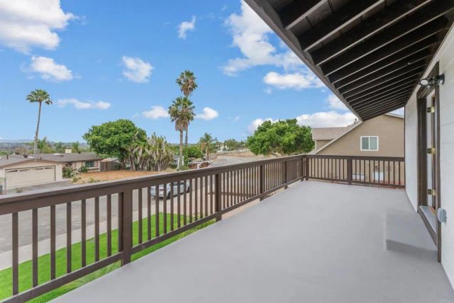 968 Highland Dr, Vista, CA 92083