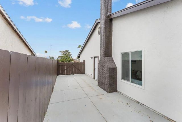 968 Highland Dr, Vista, CA 92083