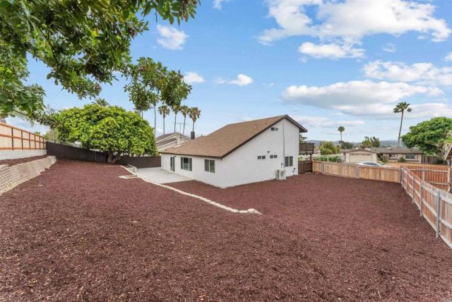 968 Highland Dr, Vista, CA 92083