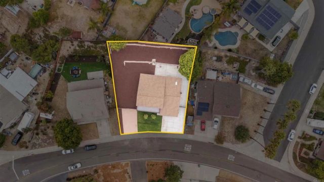 968 Highland Dr, Vista, CA 92083