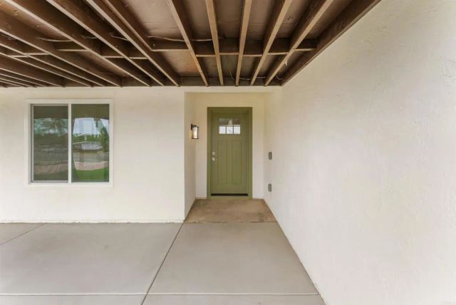 968 Highland Dr, Vista, CA 92083