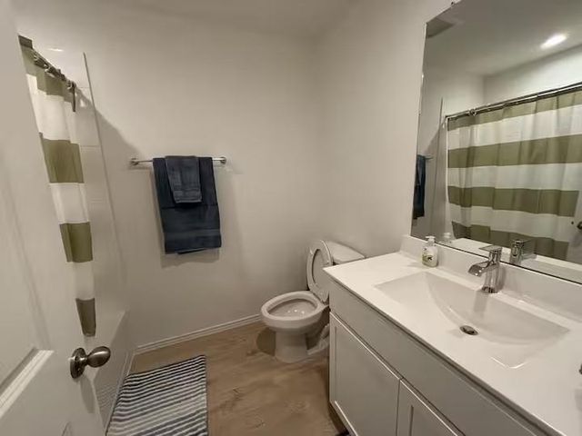 4915 Oakwood Drive, Fresno, TX 77545