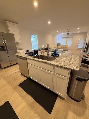 4915 Oakwood Drive, Fresno, TX 77545