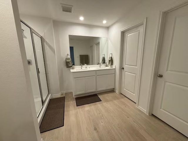 4915 Oakwood Drive, Fresno, TX 77545