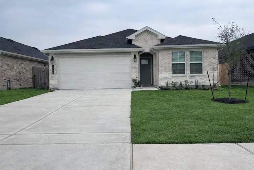 4915 Oakwood Drive, Fresno, TX 77545
