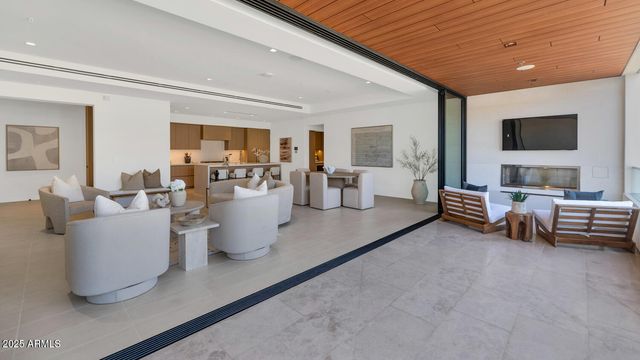 6587 N PALMERAIE Boulevard 2007, Paradise Valley, AZ 85253