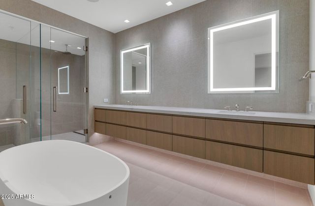 6587 N PALMERAIE Boulevard 2007, Paradise Valley, AZ 85253