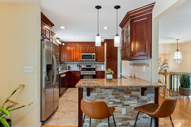 5 Yale Court, East Brunswick, NJ 08816