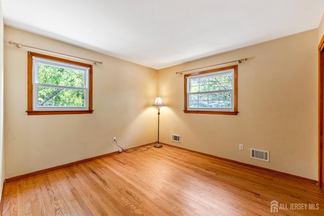 5 Yale Court, East Brunswick, NJ 08816