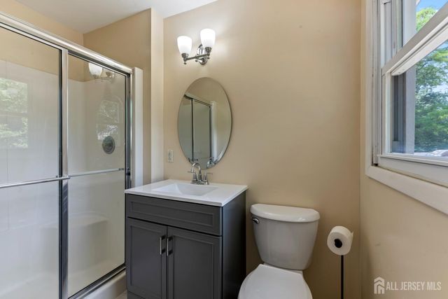 5 Yale Court, East Brunswick, NJ 08816