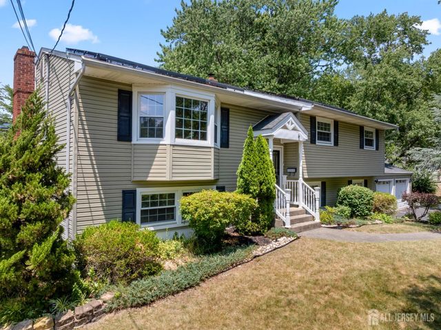 5 Yale Court, East Brunswick, NJ 08816
