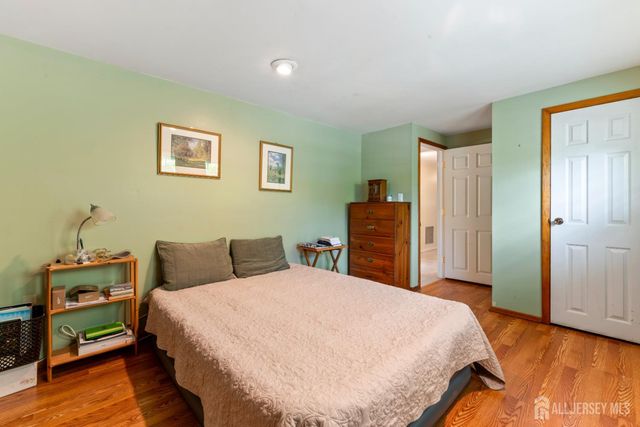 5 Yale Court, East Brunswick, NJ 08816