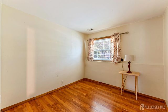 5 Yale Court, East Brunswick, NJ 08816