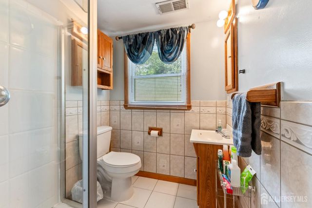 5 Yale Court, East Brunswick, NJ 08816
