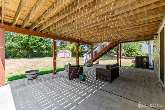 5 Yale Court, East Brunswick, NJ 08816