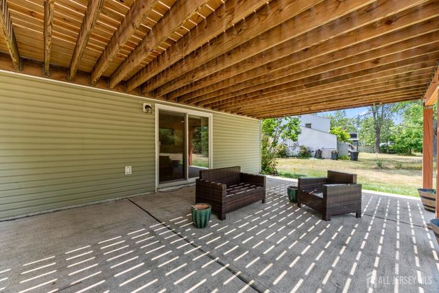 5 Yale Court, East Brunswick, NJ 08816