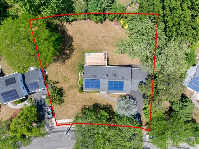 5 Yale Court, East Brunswick, NJ 08816