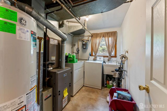 5 Yale Court, East Brunswick, NJ 08816