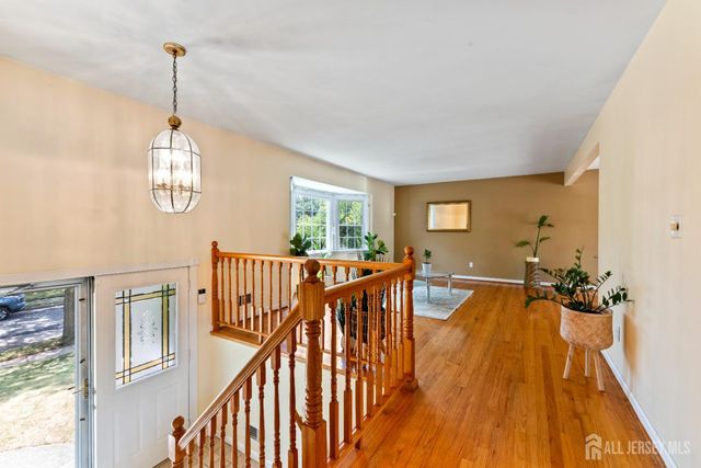 5 Yale Court, East Brunswick, NJ 08816