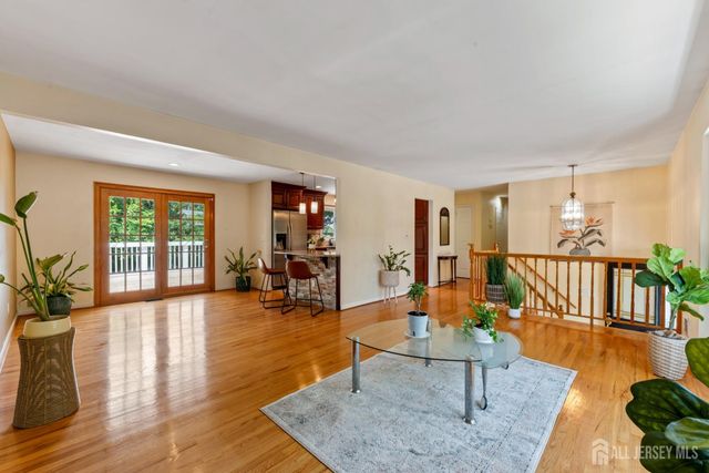 5 Yale Court, East Brunswick, NJ 08816