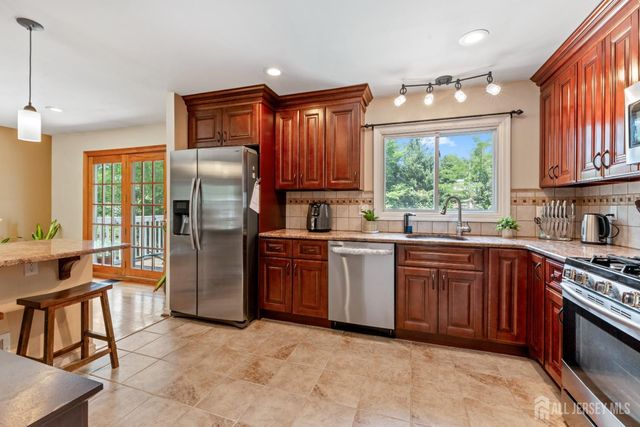 5 Yale Court, East Brunswick, NJ 08816