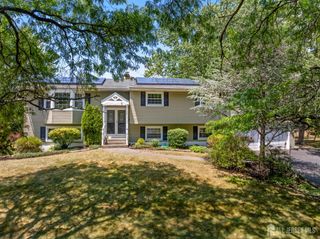 5 Yale Court, East Brunswick, NJ 08816