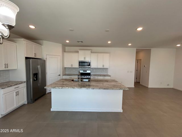 40471 W SUNLAND Drive, Maricopa, AZ 85138