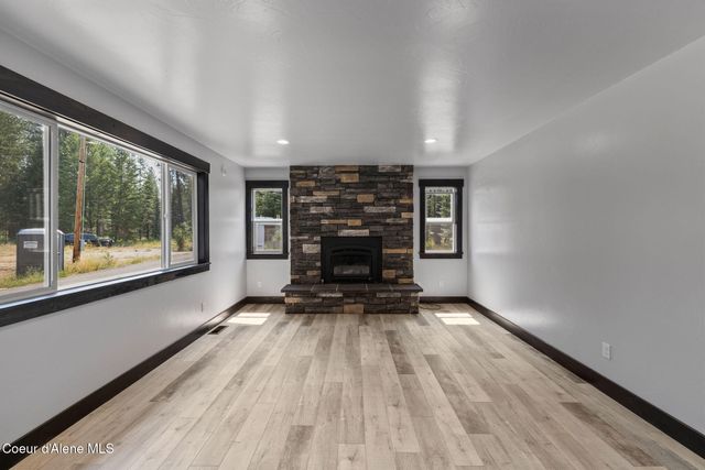 2721 W Seasons RD, Athol, ID 83801