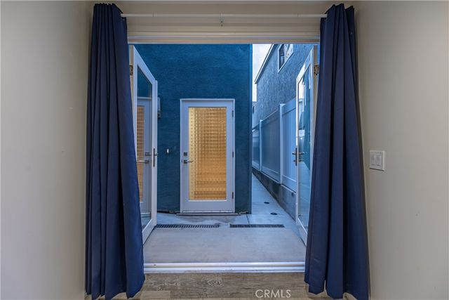 417 E Balboa Boulevard, Newport Beach, CA 92661