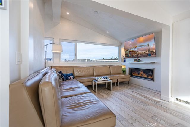 417 E Balboa Boulevard, Newport Beach, CA 92661